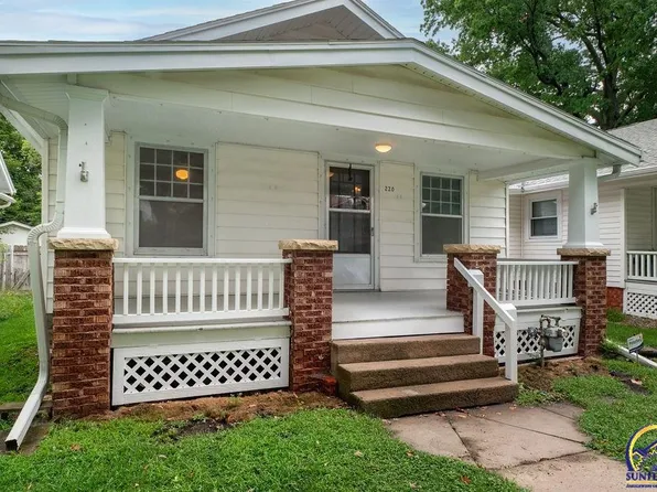 220 SW Broadmoor Ave, Topeka, KS 66606