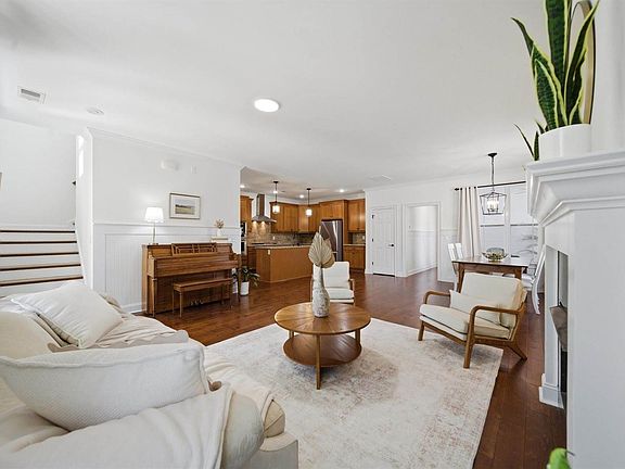 4th image of 315 River Club Rd