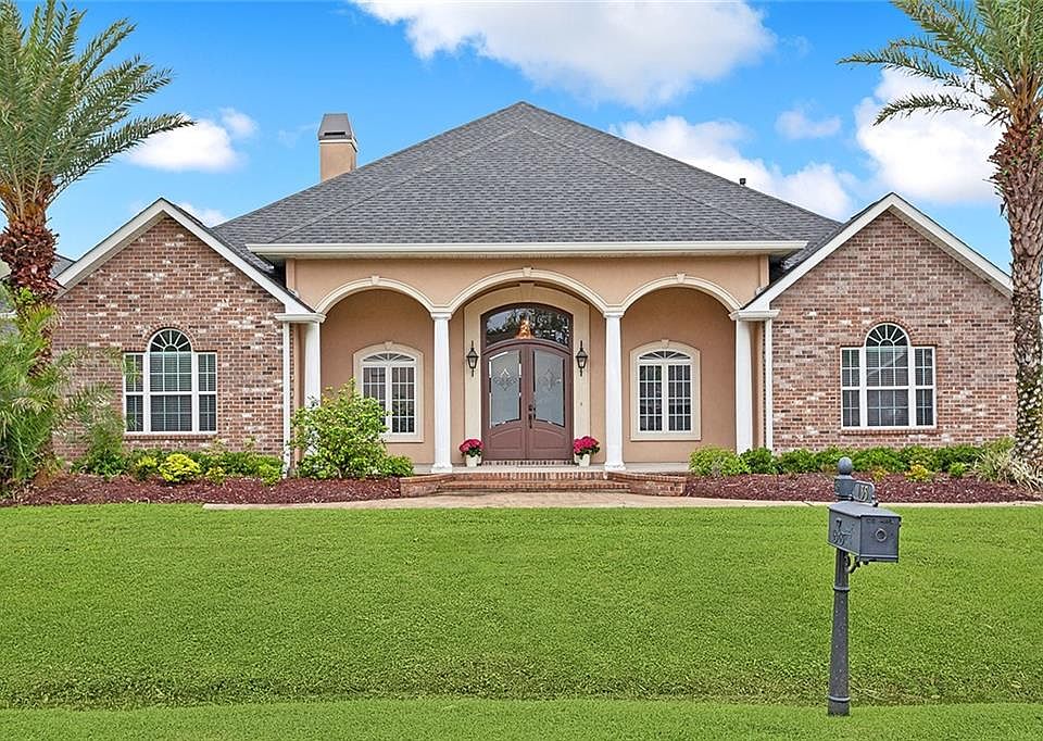 1st image of 135 Riverwood Dr