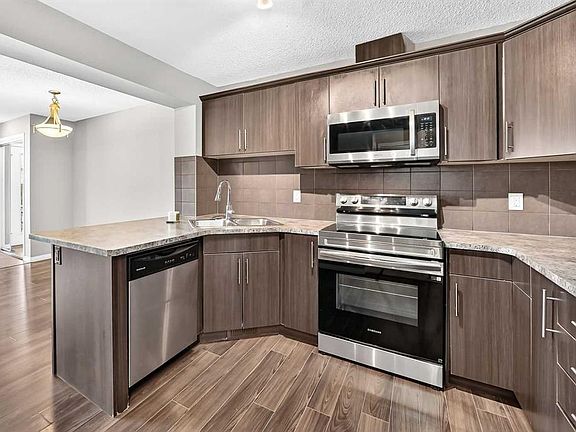 5th image of 12 N Cityscape Row NE