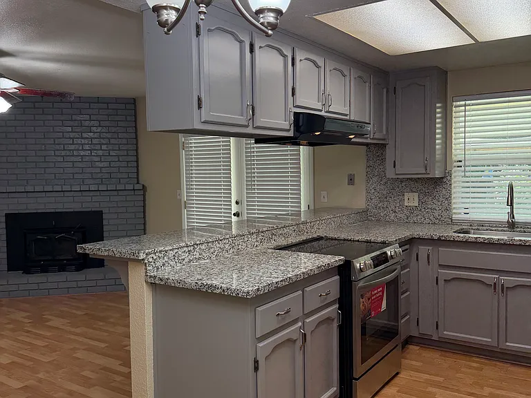 3208 Nightingale Dr — Photo 15