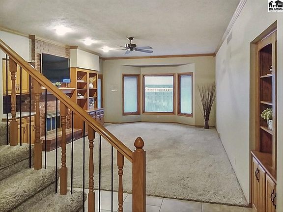 3rd image of 105 Road Runner Ln