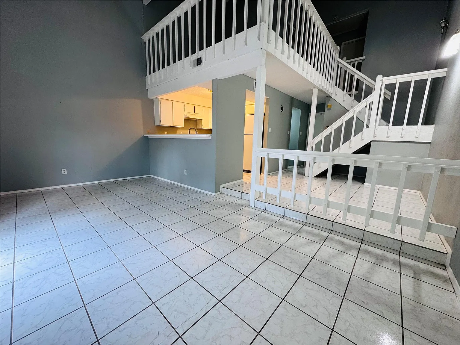 2 bed, 1.5 bath, 1332 sqft, $1,600 — Photo 2