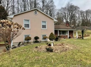 4 Buckboard Rdg, Bethel, CT 06801