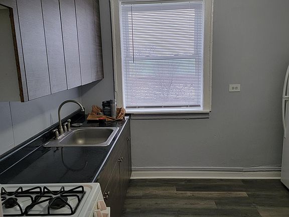 2nd image of 1744 W Albion Ave #3E