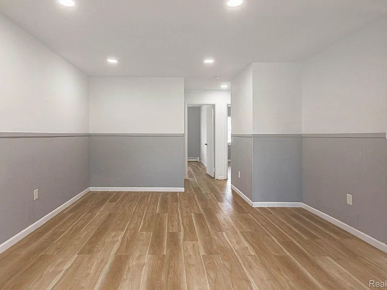 2475 S Commerce Rd #10 — Photo 22