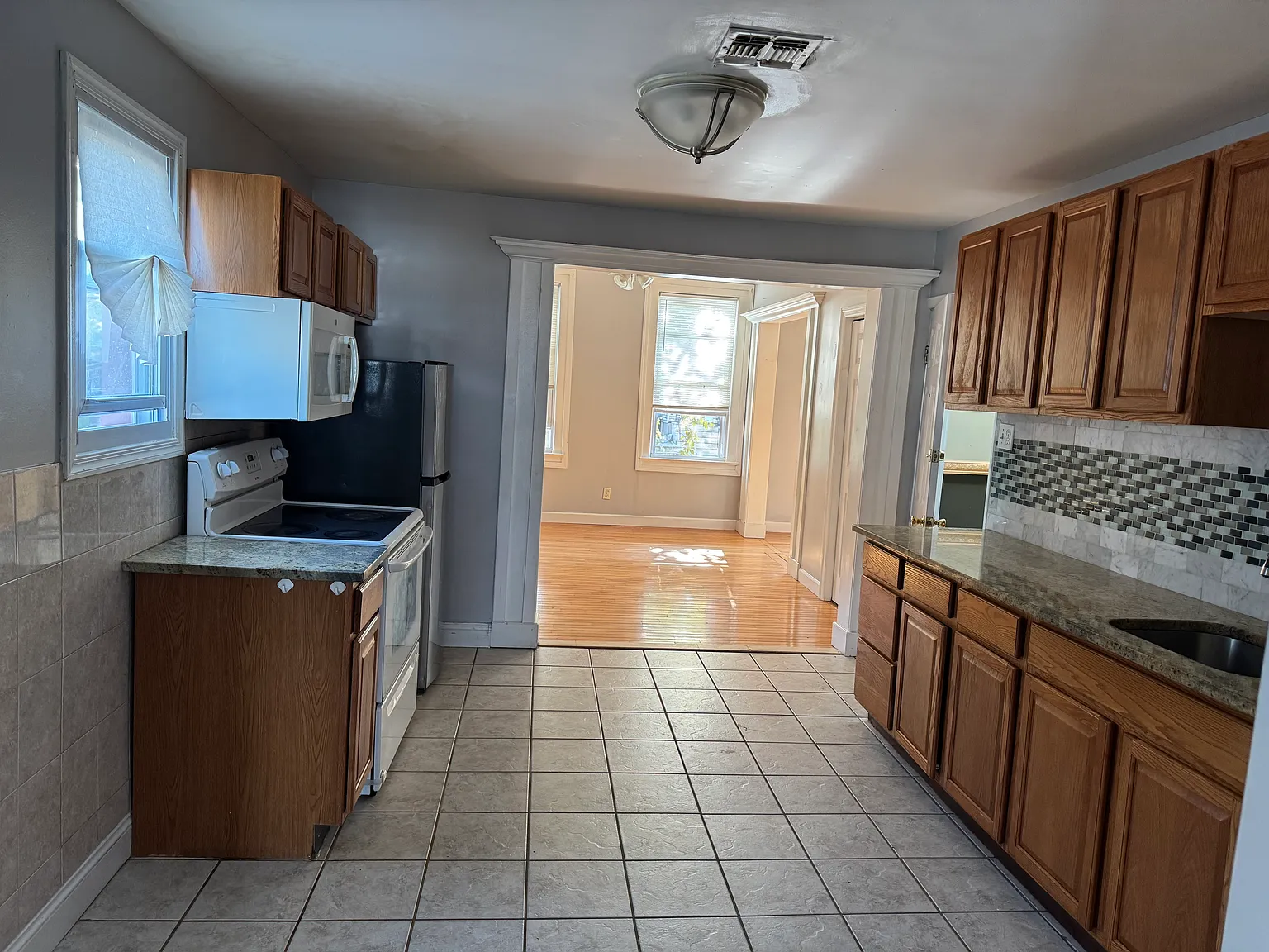 2 bed, 1100 sqft, $2,350 — Photo 2