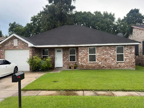 3841 S Deerwood Dr, Harvey, LA 70058