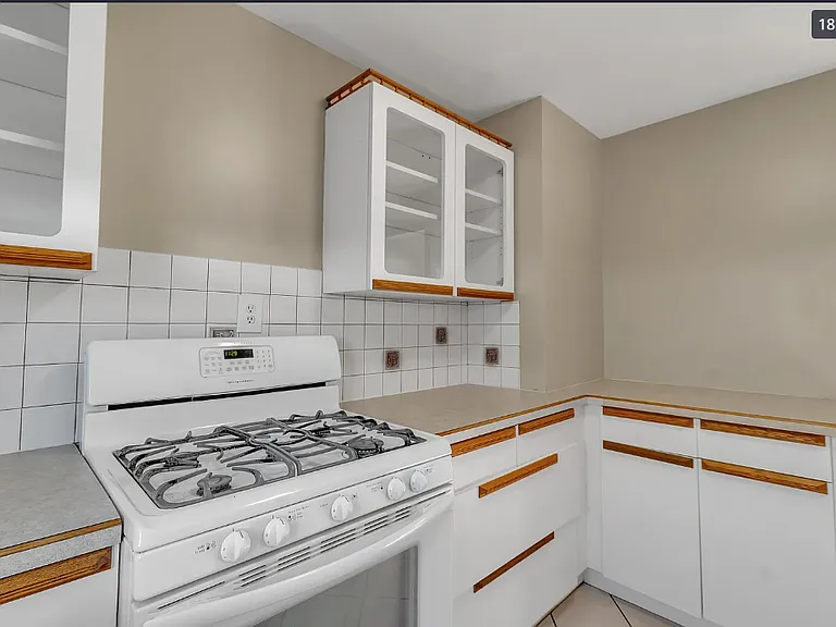 379 Victoria Blvd #2 — Photo 10