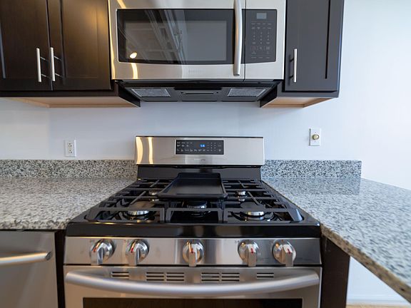 5th image of 1900 W 25th St APT 404