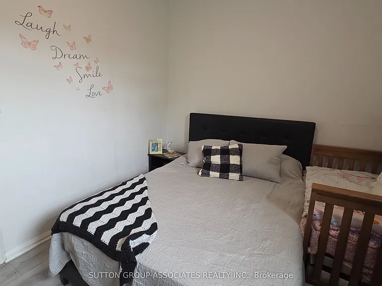 65 Holland St W #3 — Photo 8