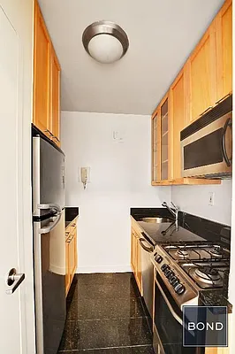 Rented by Bond New York | media 15