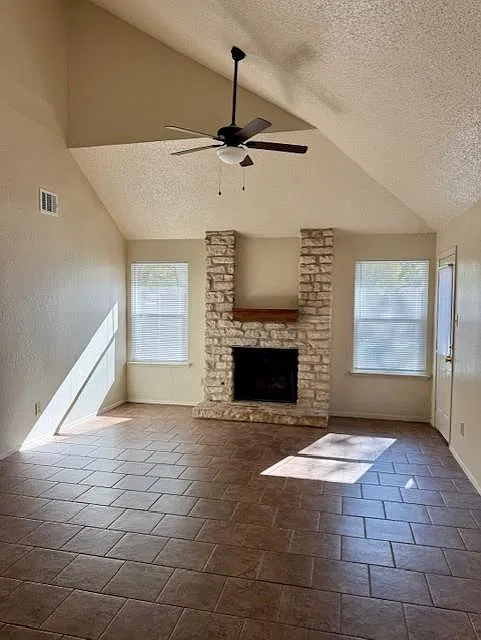 3 bed, 2.0 bath, 1317 sqft, $1,600 — Photo 4