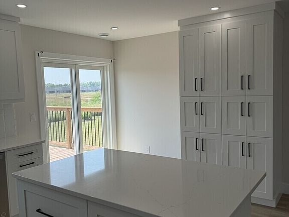 4th image of 97 Kingsbridge Dr