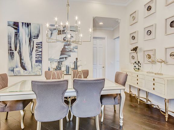 Inviting dining room