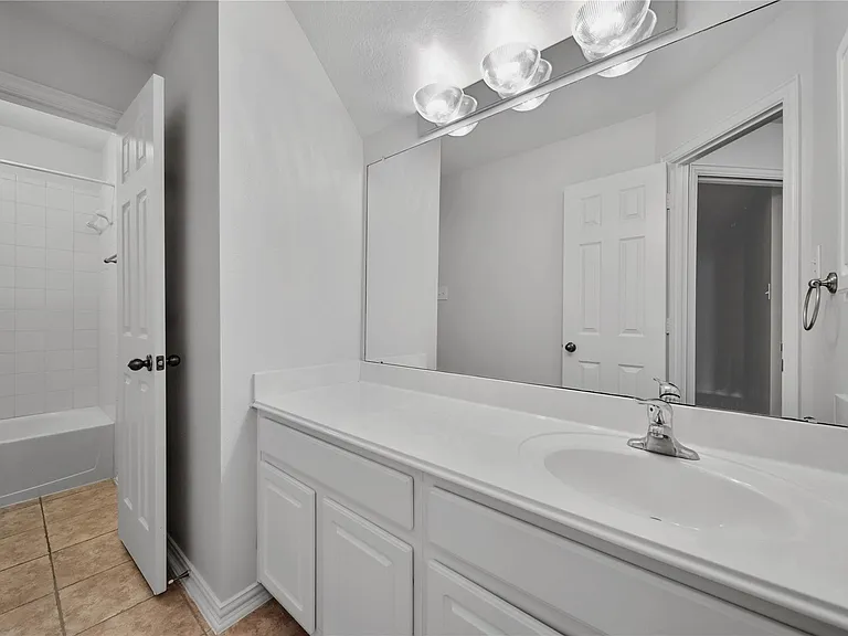 14 Beauty Bower Pl — Photo 29
