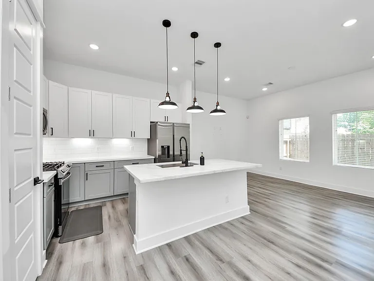 318 Neyland St — Photo 14
