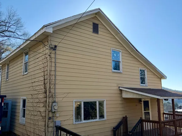 10 Stauffer Ave, Rock Glen, PA 18246