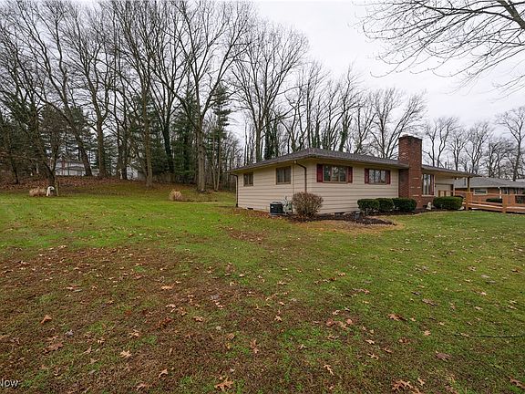 3rd image of 76 Magua Dr