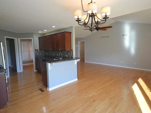 5th image of 58080 Dragonfly Ct