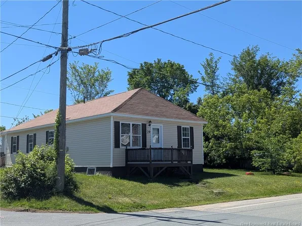 20 Phelan St, Miramichi, NB E1N 1P8