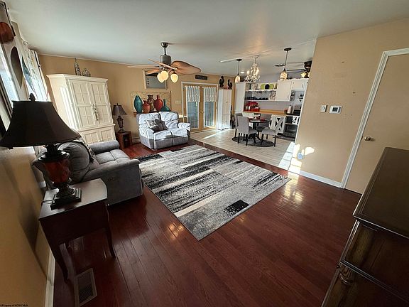 4th image of 1133 Village Way