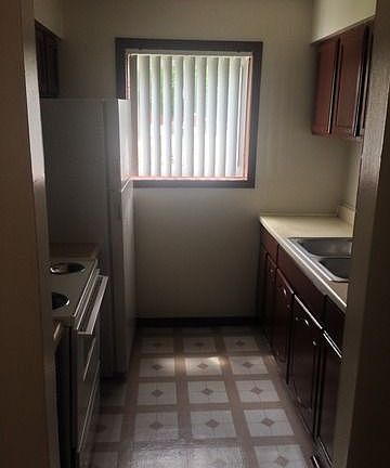 4th image of 346 Wilson Ave APT A