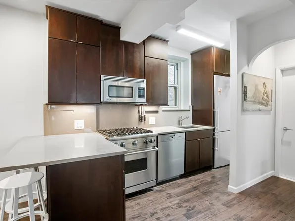 210 West 19th Street 3A image 6 of 6