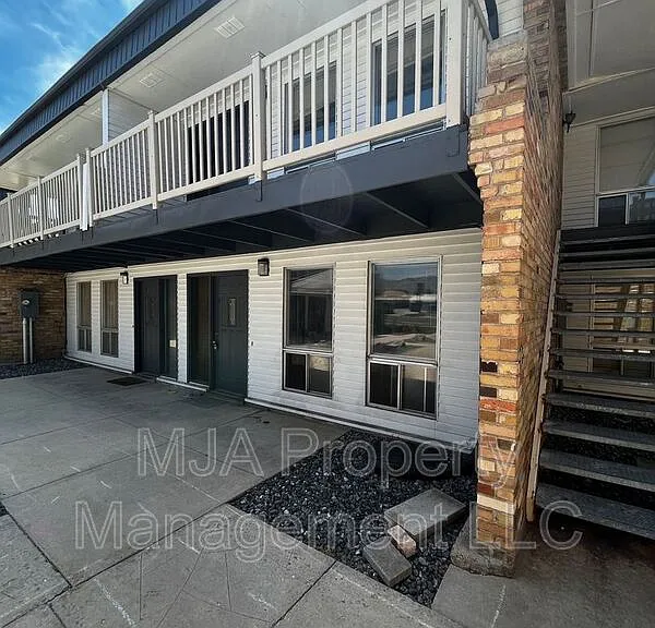 1165 Edgewood Dr #2 — Photo 1