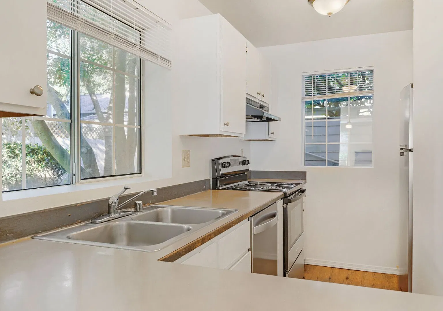 7020 Lynnwood — Photo 1