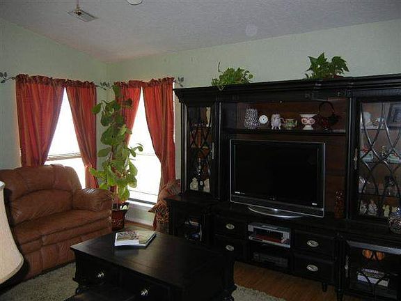4th image of 4007 SW Hickory Ln