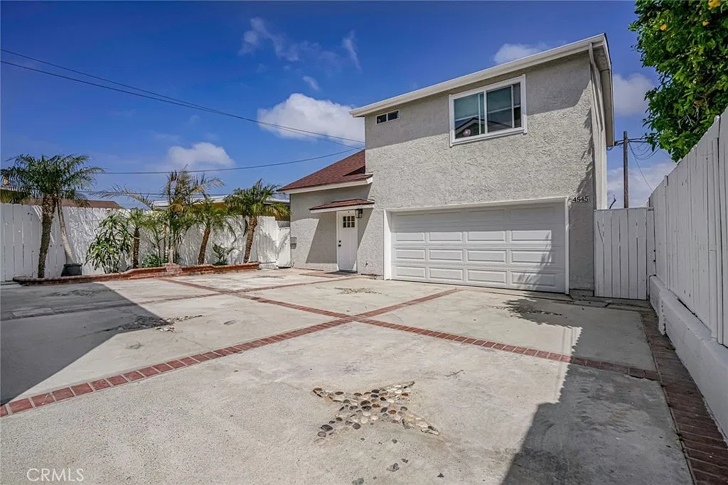 3 bed, 2.5 bath, 1467 sqft, $3,950 — Photo 3