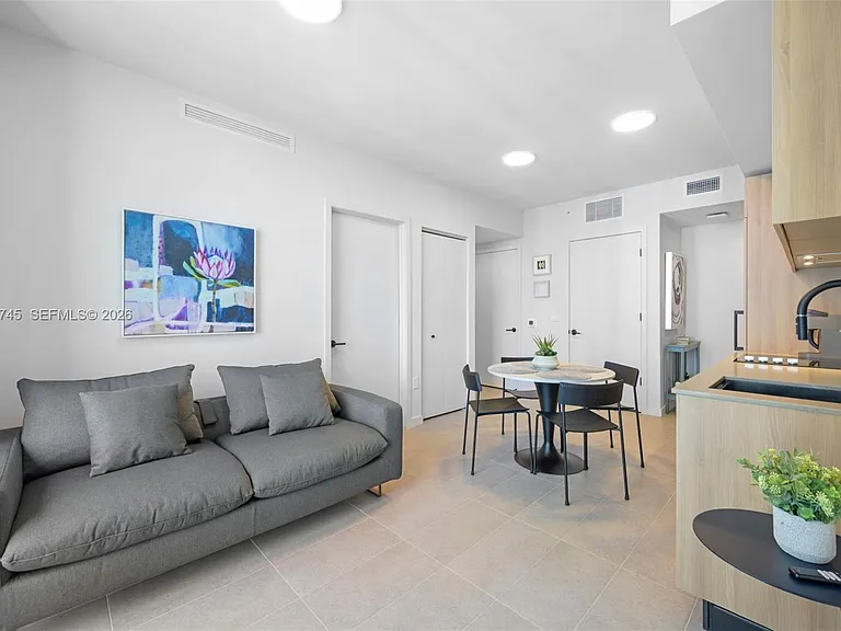 121 NE 5th St #3006 — Photo 3