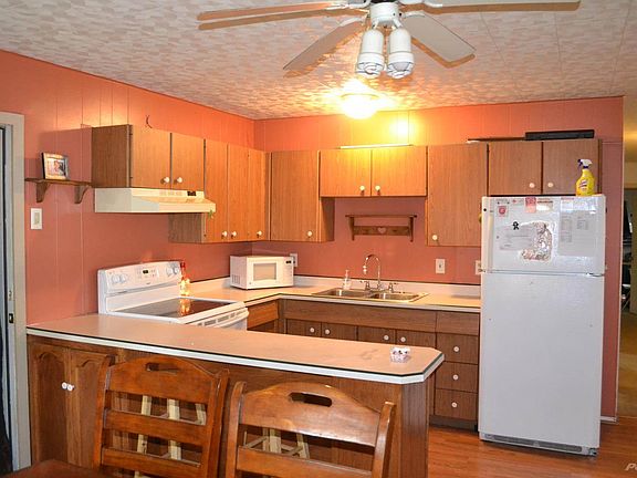 3rd image of 12 Penrose Dr