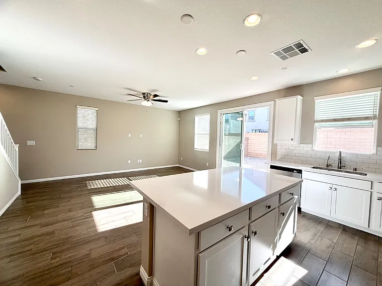 5039 Tranquil View St — Photo 18