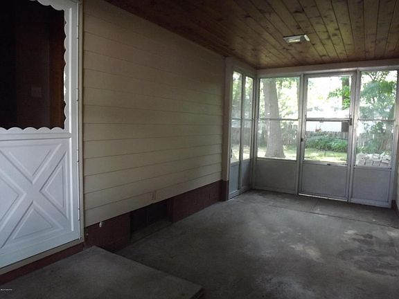 5th image of 4545 Carrick Ave SE