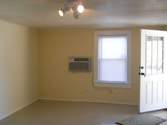 3rd image of 2409 35th St