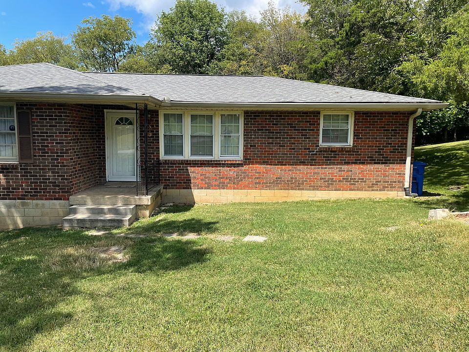 Large front and back yard