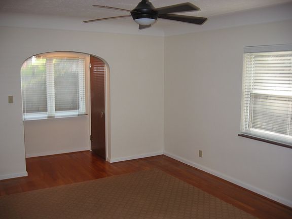 3rd image of 851 Van Dyke Ave
