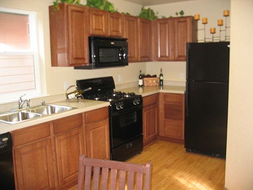 3rd image of 4411A Bordeaux Blvd