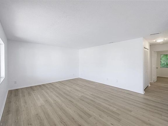 3rd image of 4625 Bayshore DR #D9