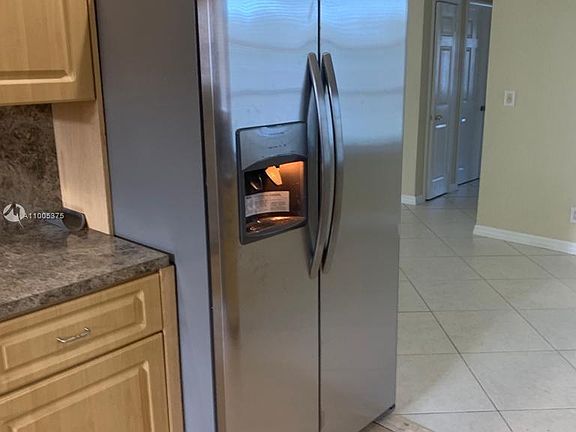 3rd image of 820 NE 158th St