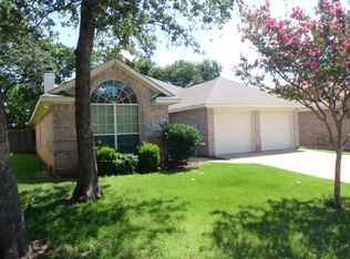 525 Crawford Dr, Burleson, TX 76028