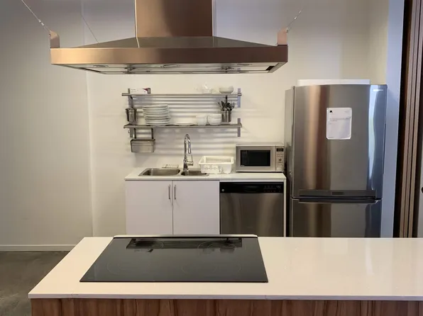 APT Living, 1125 W 12th Ave, Vancouver, BC V6H 3Z3