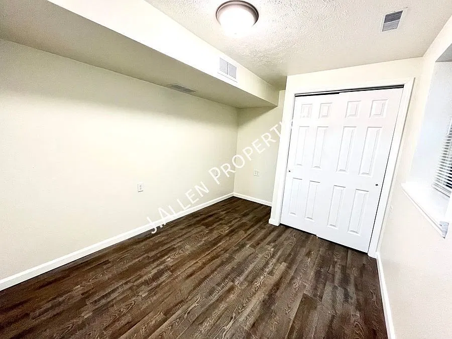 3 Bedroom, newly updated House — Photo 4