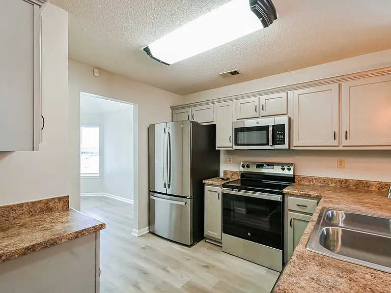 8262 Regal Bend Dr — Photo 8