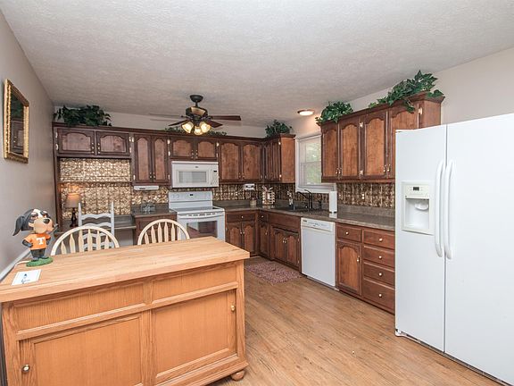 5th image of 126 Guill Ln