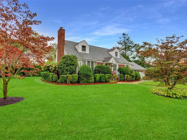 30 Yale Boulevard, New Hyde Park, NY 11040