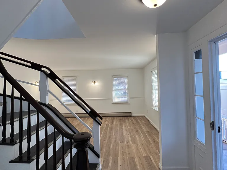 292 Pearl St #3 — Photo 1