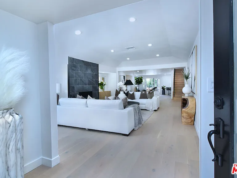 19061 Wells Dr — Photo 6